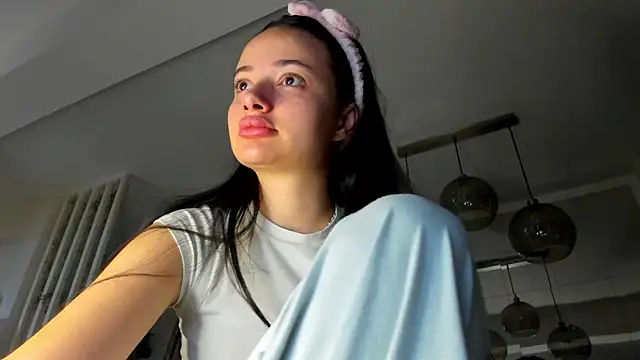 Snapshot of IreneVON chatting on October 7, 4:53 am IreneVON online show from October 7, 4:53 am