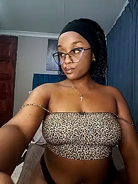 Snapshot of Queen-Chocolate chatting on November 5, 12:43 am Queen-Chocolate online show from November 5, 12:43 am