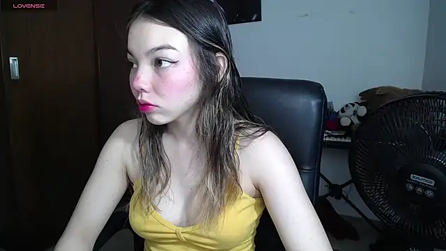 Snapshot of venelope1 chatting on February 1, 1:02 am venelope1 online show from February 1, 1:02 am