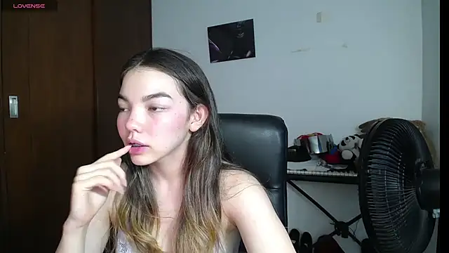 Snapshot of venelope1 chatting on February 3, 4:46 am venelope1 online show from February 3, 4:46 am