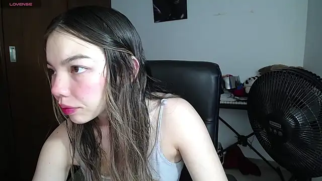 Snapshot of venelope1 chatting on February 11, 3:29 am venelope1 online show from February 11, 3:29 am