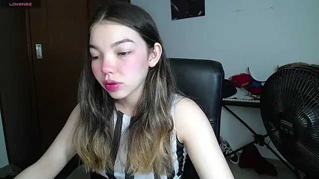 Snapshot of venelope1 chatting on February 13, 2:34 am venelope1 online show from February 13, 2:34 am