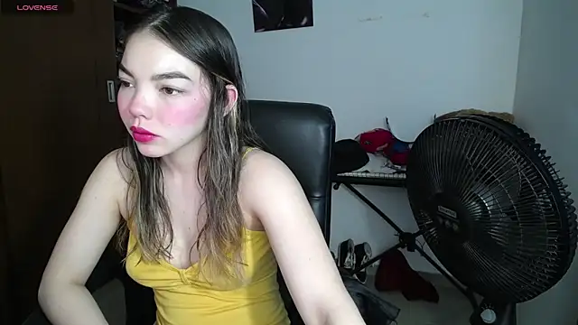 Snapshot of venelope1 chatting on February 16, 10:43 pm venelope1 online show from February 16, 10:43 pm