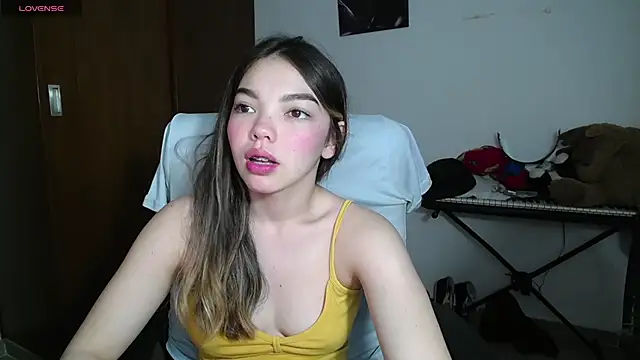 Snapshot of venelope1 chatting on February 17, 1:47 am venelope1 online show from February 17, 1:47 am