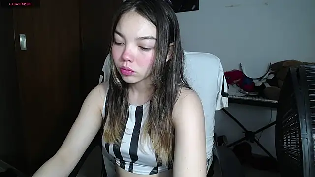 Snapshot of venelope1 chatting on February 22, 2:17 am venelope1 online show from February 22, 2:17 am