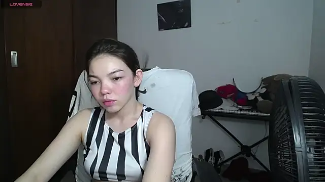 Snapshot of venelope1 chatting on February 22, 5:23 am venelope1 online show from February 22, 5:23 am