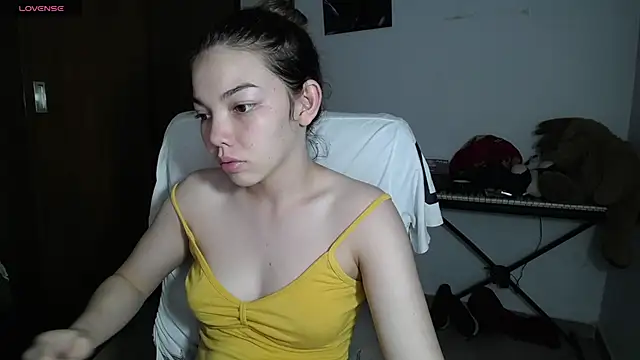 Snapshot of venelope1 chatting on March 11, 2:10 am venelope1 online show from March 11, 2:10 am