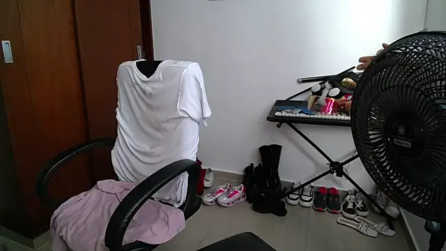 Snapshot of venelope1 chatting on November 27, 8:00 pm venelope1 online show from November 27, 8:00 pm