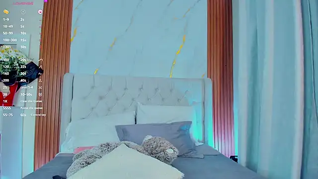 Snapshot of amelie_leigh chatting on February 14, 3:00 am amelie leigh online show from February 14, 3:00 am