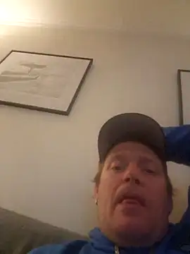 Snapshot of everyoneneeds chatting on February 15, 9:26 pm everyoneneeds online show from February 15, 9:26 pm