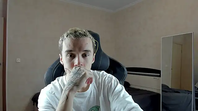 MasonWarholl online show from December 13, 3:43 pm