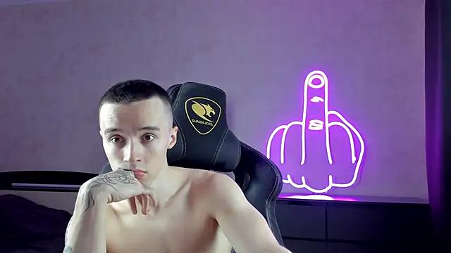 MasonWarholl online show from December 19, 6:01 pm