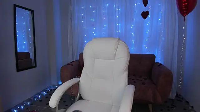 Snapshot of Alice23jones chatting on February 15, 2:04 am Alice23jones online show from February 15, 2:04 am