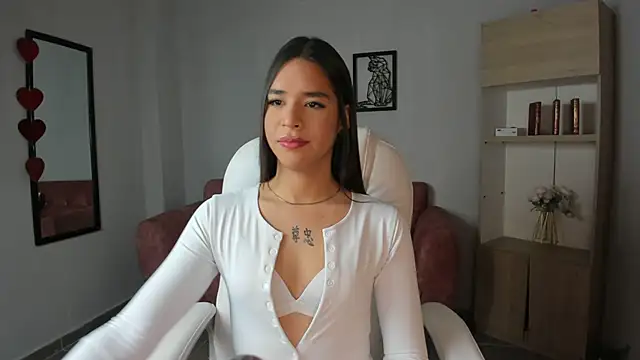 Snapshot of Alice23jones chatting on March 13, 12:35 pm Alice23jones online show from March 13, 12:35 pm