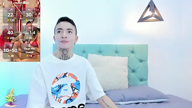 Tinny and Candy online show from December 19, 4:35 pm