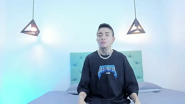 Tinny and Candy online show from December 22, 1:11 pm