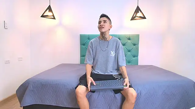 Tinny and Candy online show from January 14, 1:06 pm