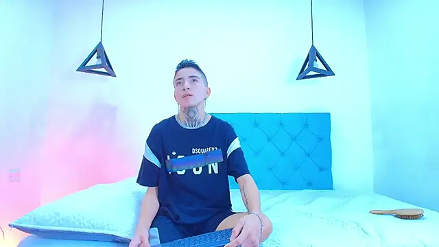 Tinny and Candy online show from January 21, 1:22 pm