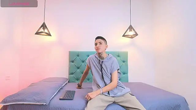 Tinny and Candy online show from January 24, 1:25 pm