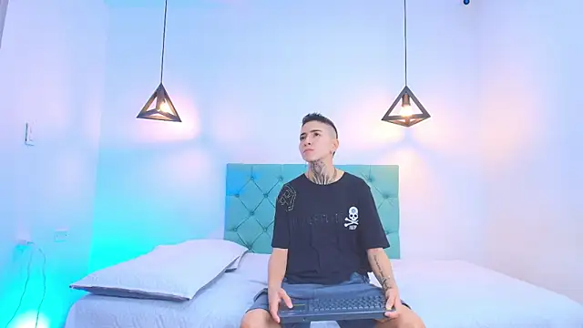 Tinny and Candy online show from February 11, 1:20 pm