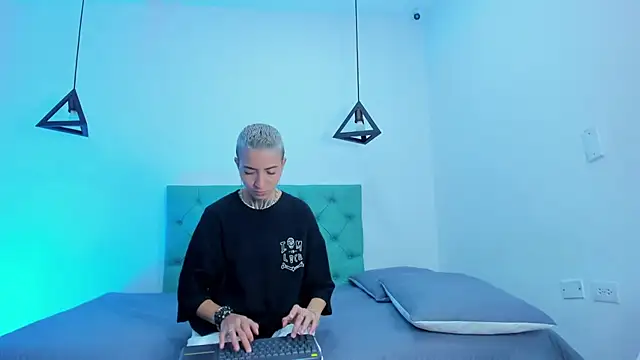 Tinny and Candy online show from March 2, 1:05 pm