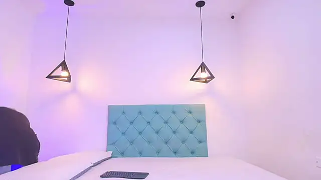 Tinny and Candy online show from March 6, 1:03 pm