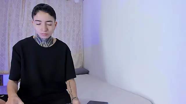 Tinny and Candy online show from November 17, 12:00 pm