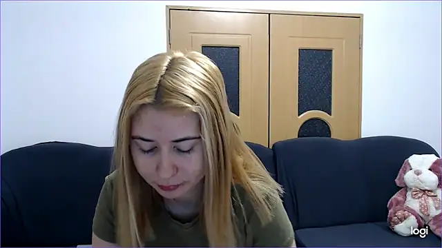 VioletaFlower7 online show from February 7, 12:50 pm