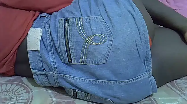 Snapshot of naughtycate_ chatting on February 24, 8:38 am naughtycate online show from February 24, 8:38 am