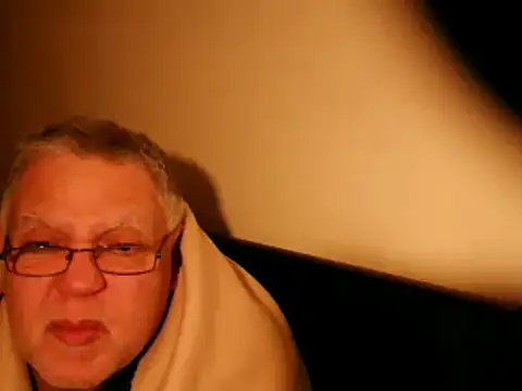 Snapshot of 100Tauros chatting on March 5, 1:31 am 100Tauros online show from March 5, 1:31 am