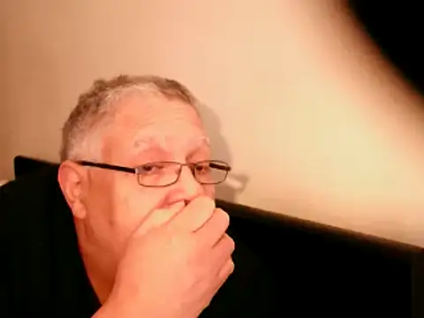 Snapshot of 100Tauros chatting on March 6, 9:36 am 100Tauros online show from March 6, 9:36 am