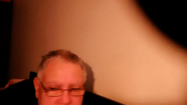 Snapshot of 100Tauros chatting on March 7, 8:45 am 100Tauros online show from March 7, 8:45 am