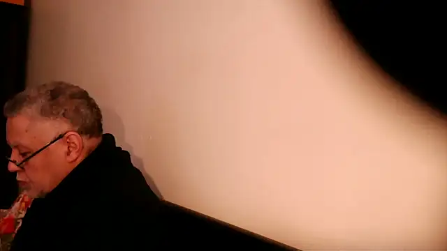 Snapshot of 100Tauros chatting on March 7, 11:51 am 100Tauros online show from March 7, 11:51 am