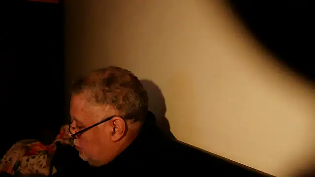 Snapshot of 100Tauros chatting on March 7, 7:16 pm 100Tauros online show from March 7, 7:16 pm