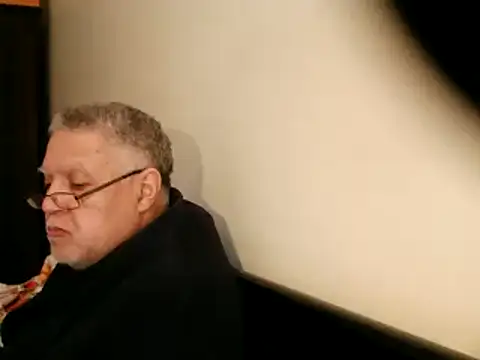 Snapshot of 100Tauros chatting on March 8, 3:24 pm 100Tauros online show from March 8, 3:24 pm