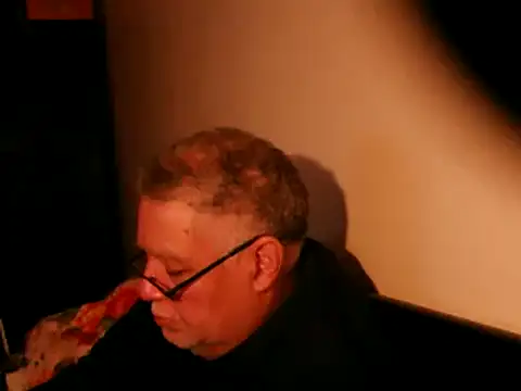 Snapshot of 100Tauros chatting on March 10, 10:04 am 100Tauros online show from March 10, 10:04 am