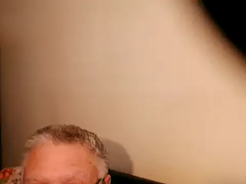 Snapshot of 100Tauros chatting on March 12, 11:31 am 100Tauros online show from March 12, 11:31 am