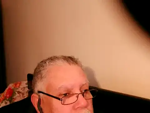 Snapshot of 100Tauros chatting on March 13, 1:40 pm 100Tauros online show from March 13, 1:40 pm