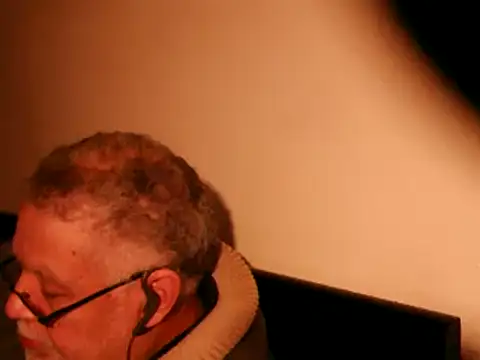 Snapshot of 100Tauros chatting on March 16, 11:14 pm 100Tauros online show from March 16, 11:14 pm