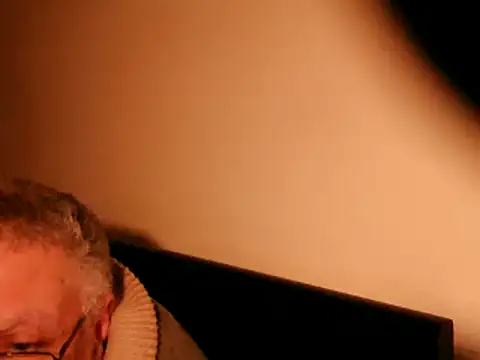 Snapshot of 100Tauros chatting on March 17, 2:19 am 100Tauros online show from March 17, 2:19 am