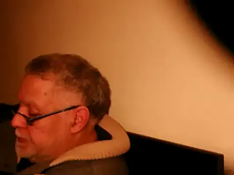 Snapshot of 100Tauros chatting on March 18, 9:43 pm 100Tauros online show from March 18, 9:43 pm