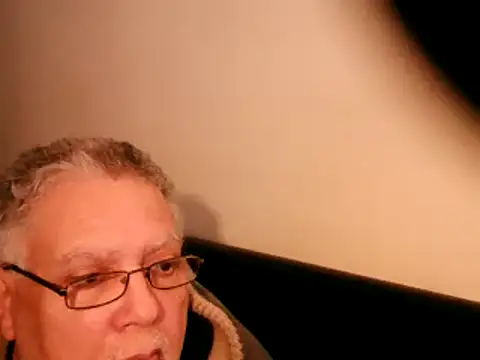 Snapshot of 100Tauros chatting on March 21, 12:39 pm 100Tauros online show from March 21, 12:39 pm