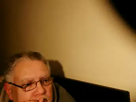 Snapshot of 100Tauros chatting on March 22, 1:32 am 100Tauros online show from March 22, 1:32 am