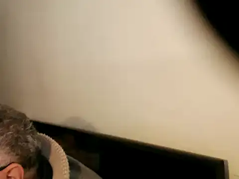 Snapshot of 100Tauros chatting on March 22, 1:41 pm 100Tauros online show from March 22, 1:41 pm