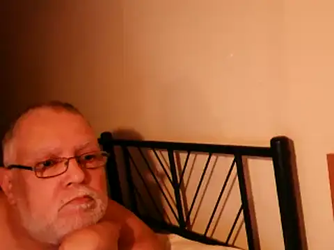 Snapshot of 100Tauros chatting on September 12, 9:59 pm 100Tauros online show from September 12, 9:59 pm