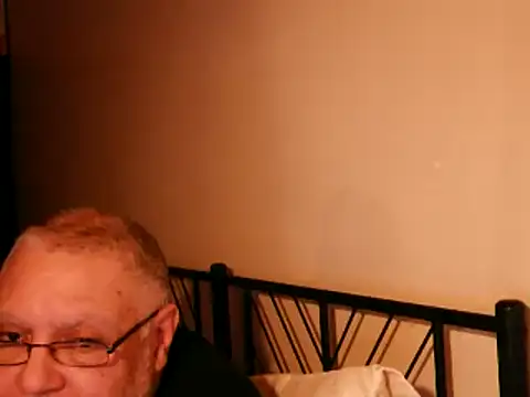 Snapshot of 100Tauros chatting on September 15, 10:32 pm 100Tauros online show from September 15, 10:32 pm