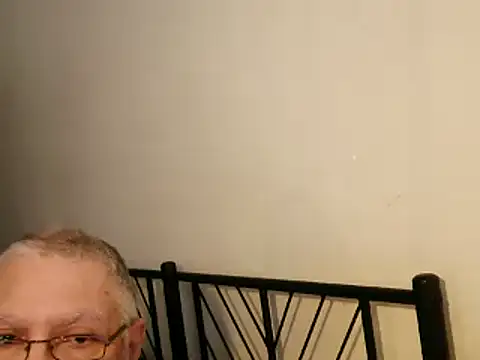 Snapshot of 100Tauros chatting on September 16, 10:38 am 100Tauros online show from September 16, 10:38 am