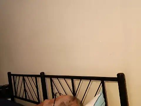 Snapshot of 100Tauros chatting on September 20, 8:59 am 100Tauros online show from September 20, 8:59 am