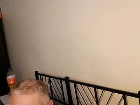 Snapshot of 100Tauros chatting on September 23, 9:45 am 100Tauros online show from September 23, 9:45 am