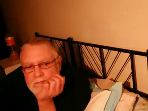 Snapshot of 100Tauros chatting on September 24, 9:18 pm 100Tauros online show from September 24, 9:18 pm